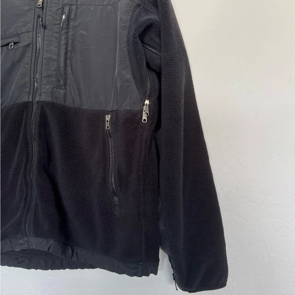 The North Face Retro Denali Jacket Men’s size medium in black